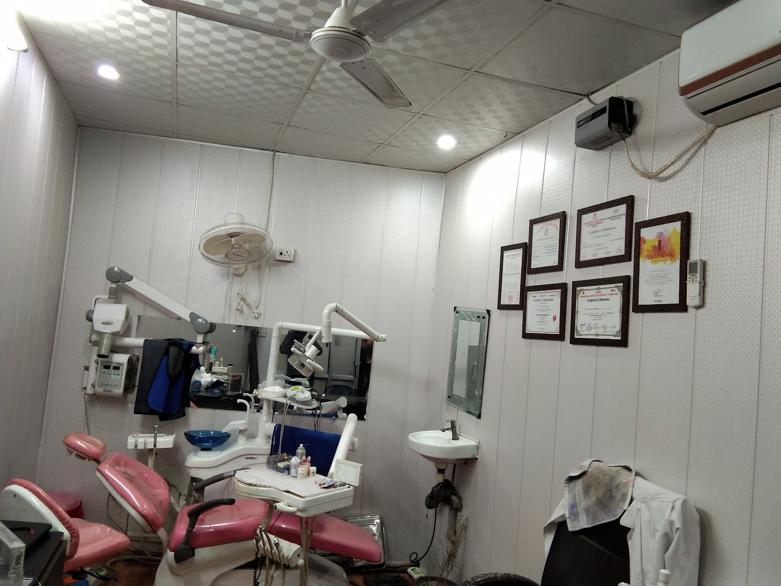 Equipped operatory at Smile Vatika Dental Clinic